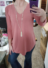 Load image into Gallery viewer, Dusty Rose 3/4 sleeve Everyday Vneck Top