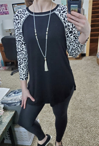 Black Snow Leopard Crushin' It Raglan Top